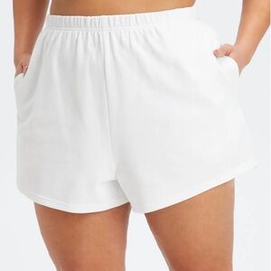 Fabletics Universal Tennis Lightweight Go-To Slim Sweatshort SZ 3X White